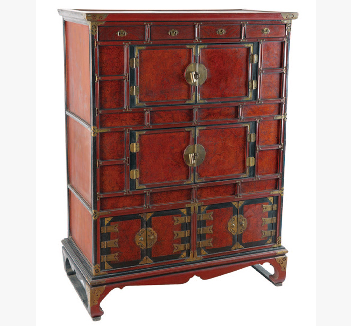 (2021가을겨울_혼인-5_사진5)삼층장, 가로 104.5cm&times;세로 53.5cm&times;높이 147cm _ 국립민속박물관