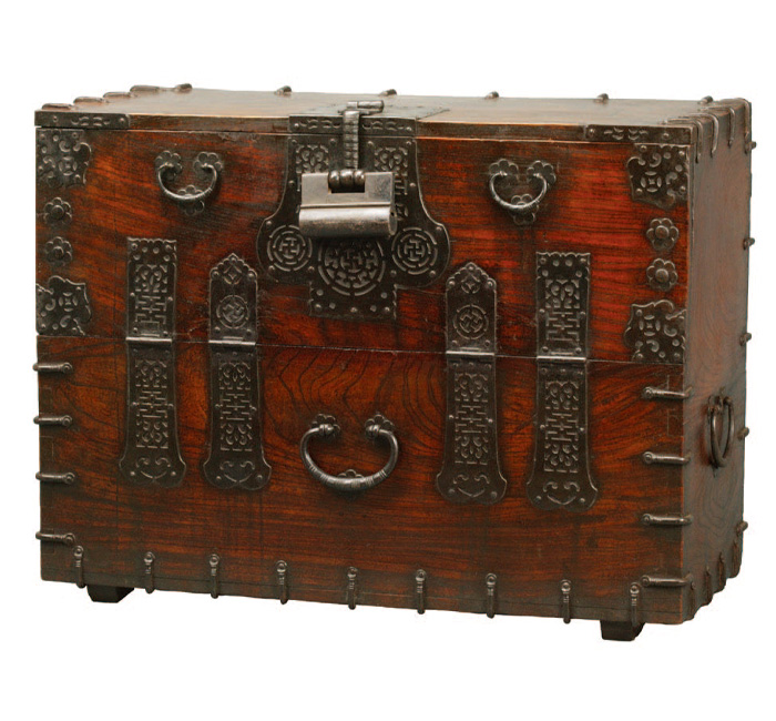 (2021가을겨울_혼인-5_사진6)반닫이(밀양반닫이), 가로 94.5cm&times;세로 42.7cm&times;높이 73cm _ 국립민속박물관