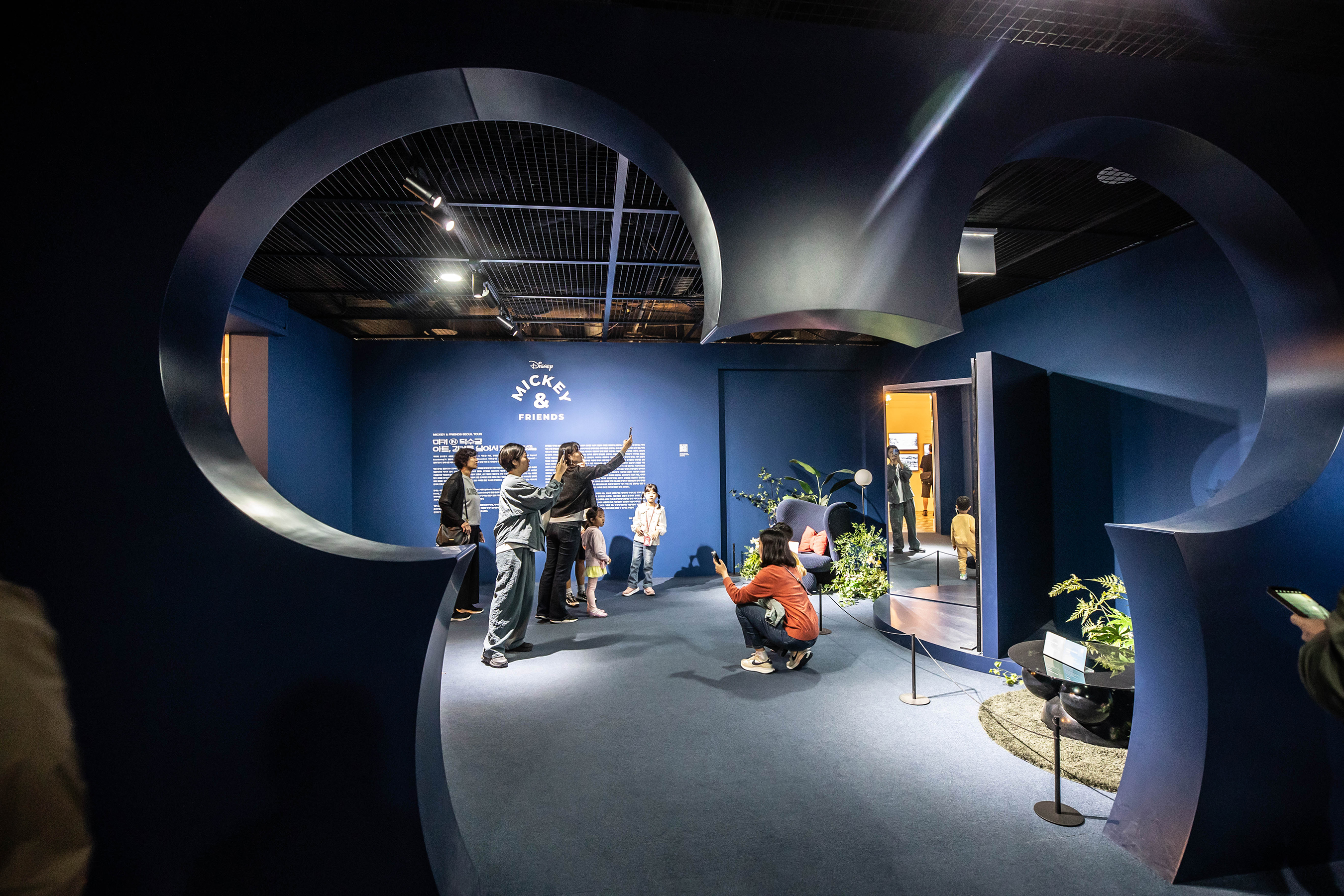 2024 가을 덕수궁_월트디즈니협력전시-미키in덕수궁 (5).jpg