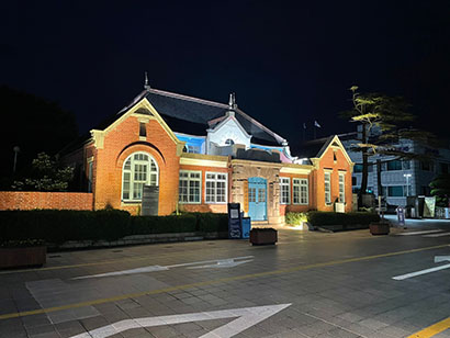 群山の光 花で染まる